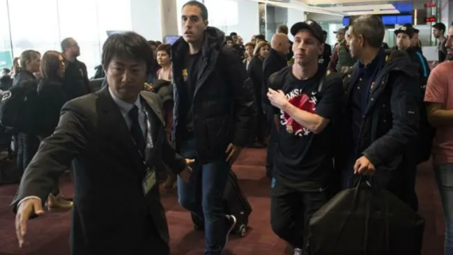 Lionel Messi en el aeropuerto de Tokio