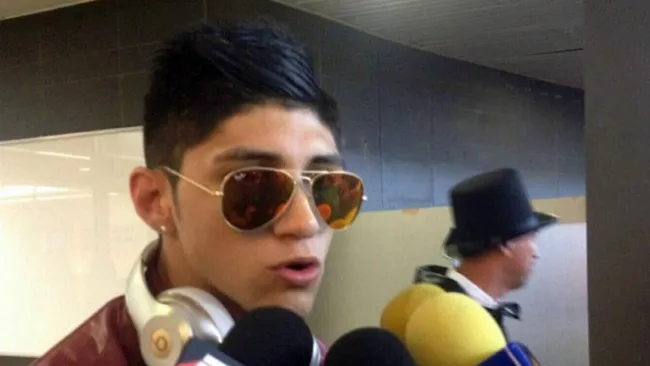 Alan Pulido a su llegada a Monterrey 