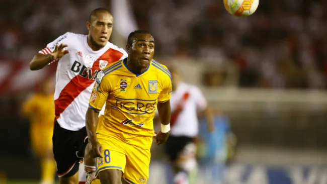 Guerrón en partido contra River