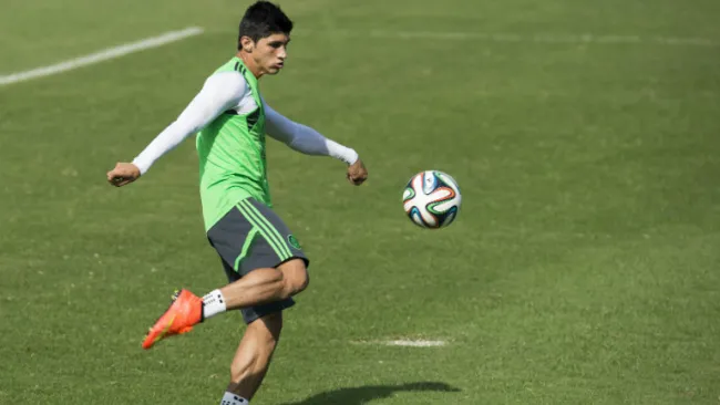 Alan Pulido en un entrenamiento de Selección Mexicana
