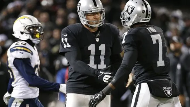 Sebastian Janikowski festeja el gol de campo del triunfo