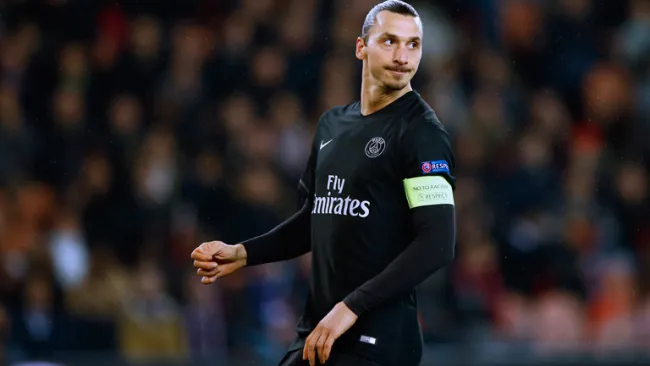 Ibra durante un partido con el PSG