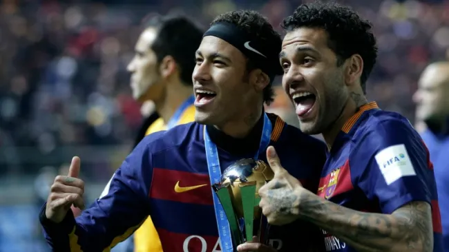 Neymar posa a junto a Dani Alves