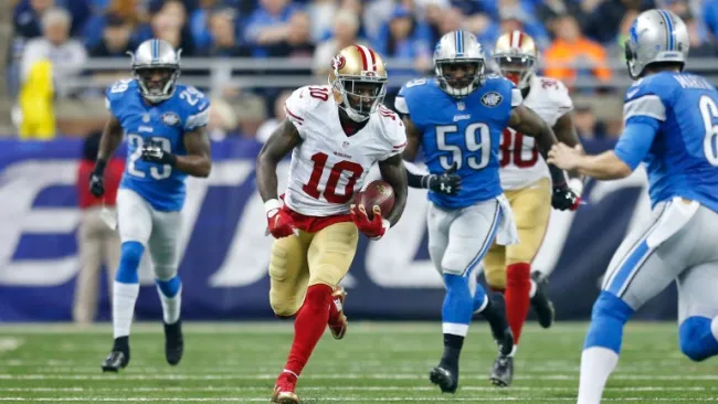 Bruce Ellington corre con el ovoide