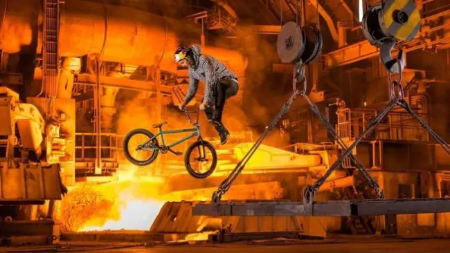 Así luce Lukyanenko frente al fuego