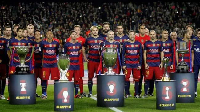Los culés posan con sus trofeos