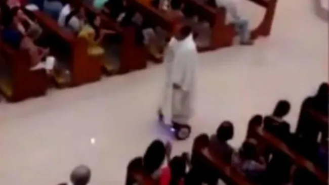 Así luce el padre sobre la patineta