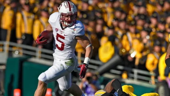 Christian McCaffrey durante el partido contra Iowa