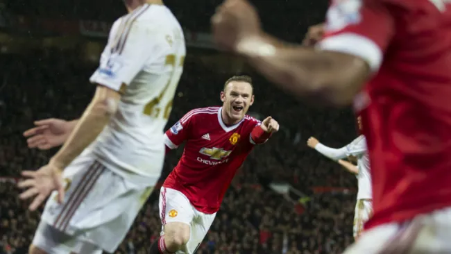 Wayne Rooney festeja un gol con el Manchester United