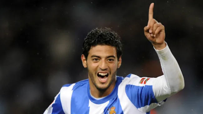 Carlos Vela festeja un gol con la Real Sociedad