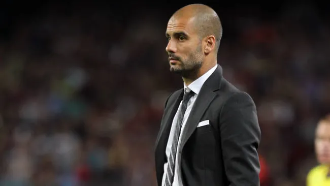 Josep Guardiola observa un partido