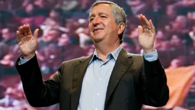 Jorge Vergara sonríe en conferencia de prensa