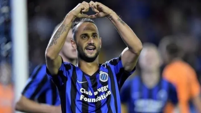 Víctor Vázquez festeja un gol con Brujas