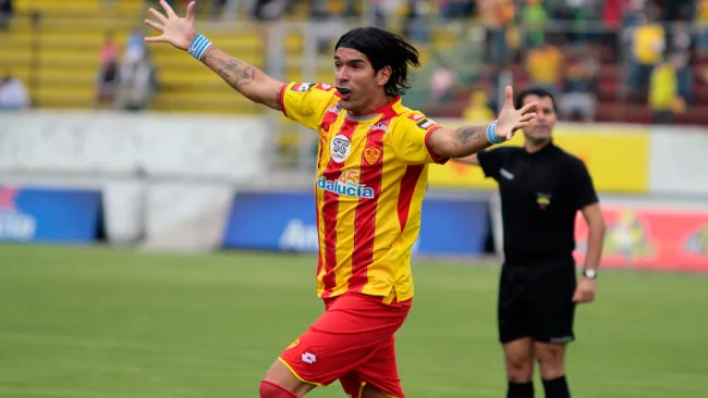 Abreu celebra un gol con el Auca ecuatoriano