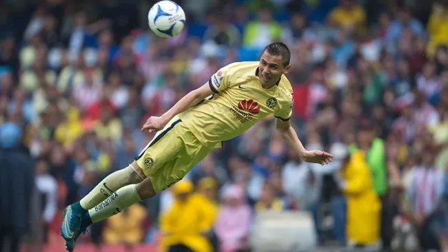 Paul Aguilar se lanza por el esférico