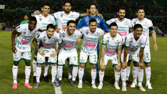 Jugadores de Chiapas posan antes del juego contra Dorados