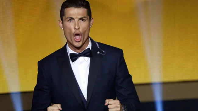 Cristiano celebra tras conquistar el Balón de Oro