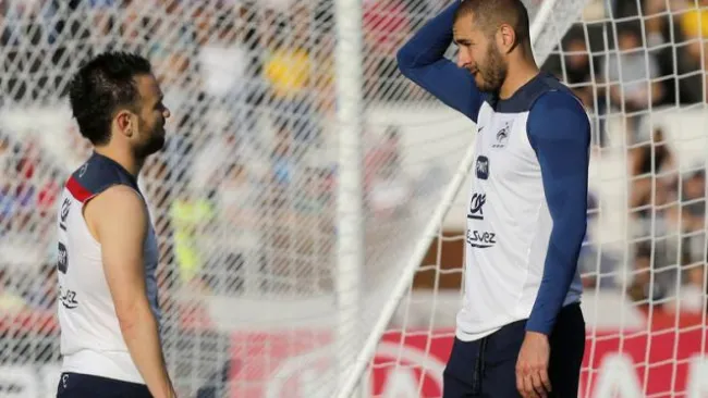 Valbuena y Benzema, durante un entrenamiento de su selección