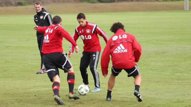 Chicharito, en entrenamiento del Bayer Levekusen, en Florida