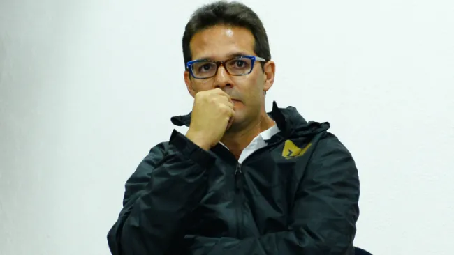 El directivo universitario durante conferencia de prensa