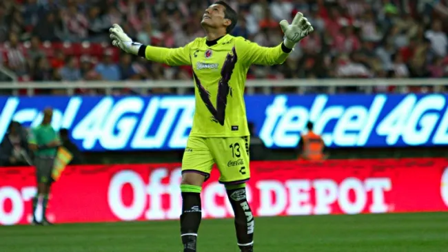 Melitón Hernández celebrando una anotación de Veracruz