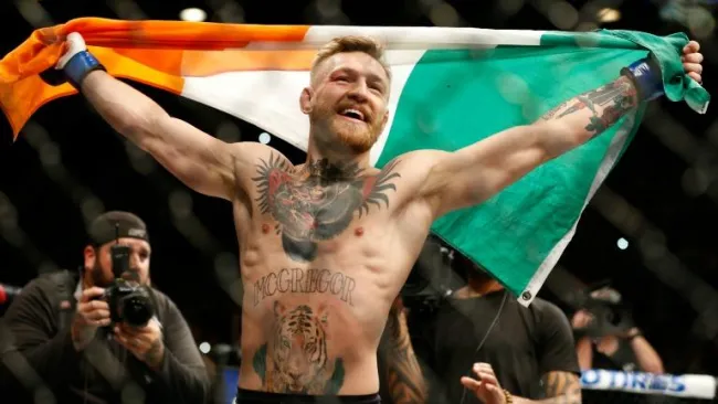 Conor McGregor, al interior del octágono