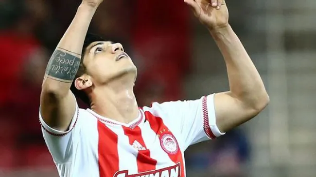 Pulido celebra su gol con Olympiacos