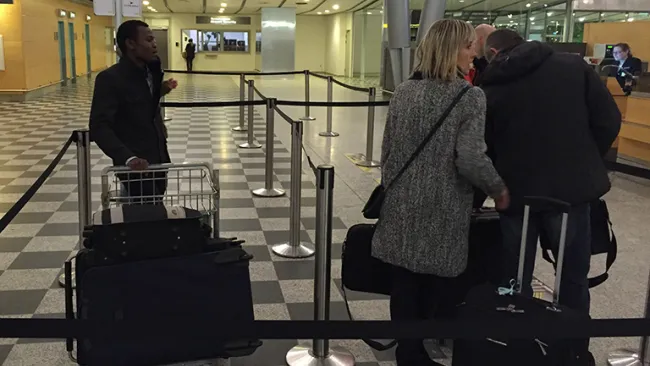 El camerunés Marius Youbi al salir de Dinamarca