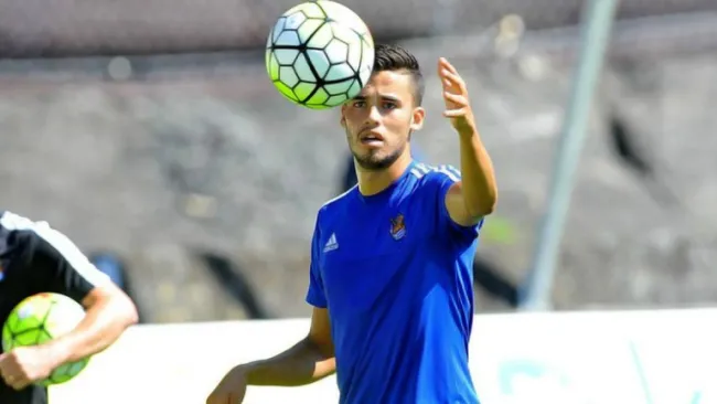 Diego Reyes en entrenamiento con Real Sociedad
