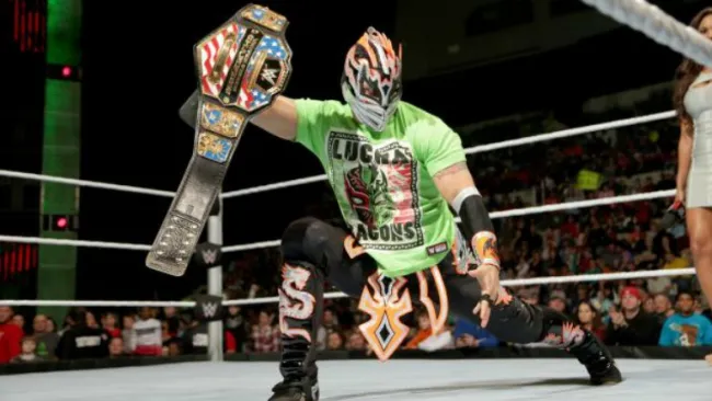 Kalisto antes de su lucha contra Alberto Del Río en Smackdown 