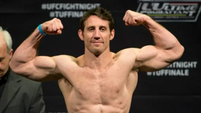 Tim Kennedy durante una ceremonia de pesaje