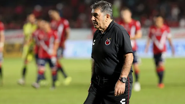 Reinoso al regresar del vestidor en el duelo entre Veracruz y León