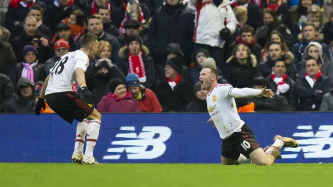 Rooney y Schneiderlin festejan el gol del triunfo