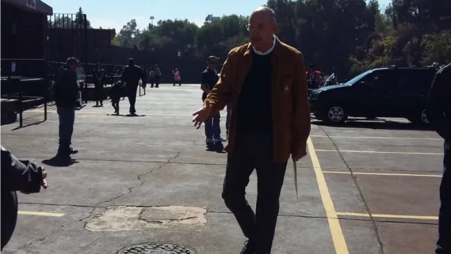 Jorge Borja llegando a la cancha de CU