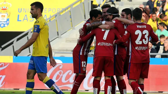 Los jugadores del Atlético celebran uno de los goles de Griezmann 