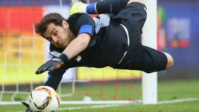 Casillas, en un entrenamiento del Porto