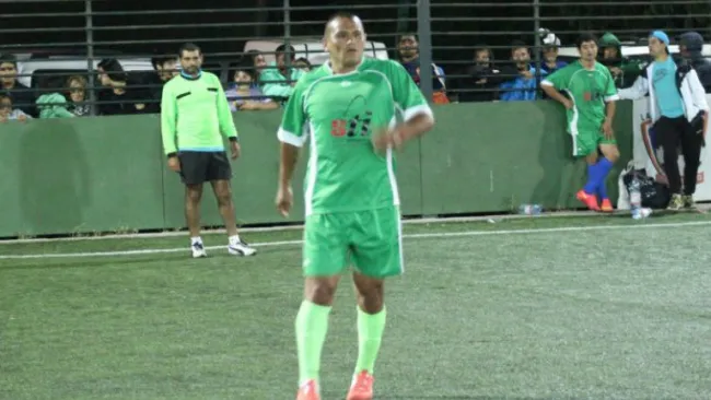 Suazo jugando para Chung Boys