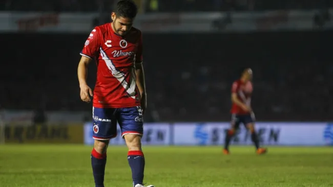 Daniel Villalva lamentando su expulsión en el Puerto