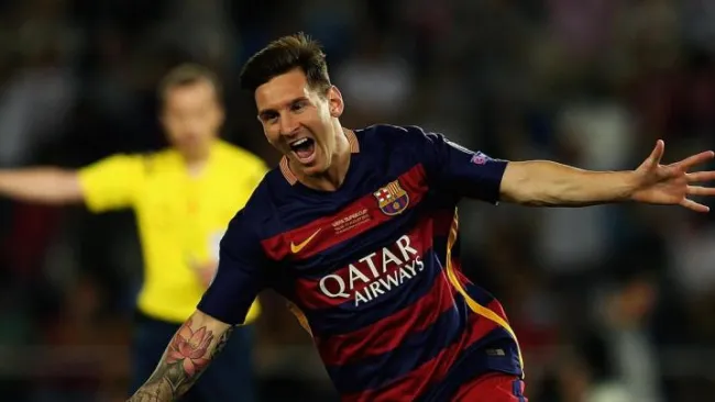 Messi festeja tras anotar con el Barcelona