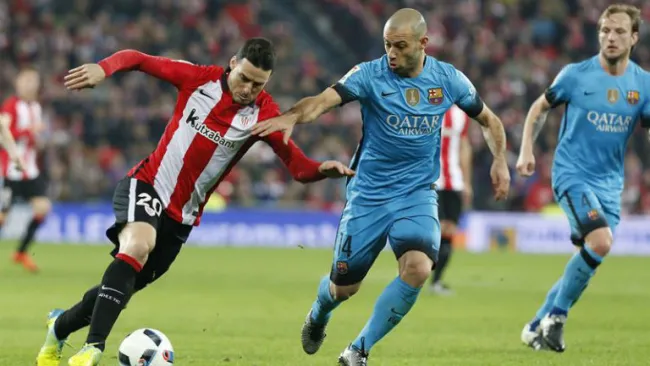 Mascherano marca fuertemente en el mediocampo