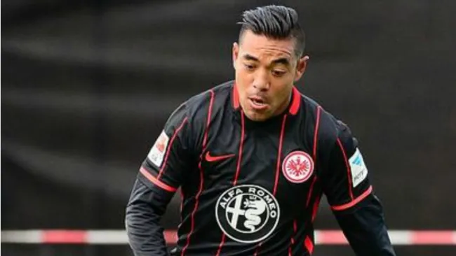 Marco Fabián durante un encuentro con el Frankfurt