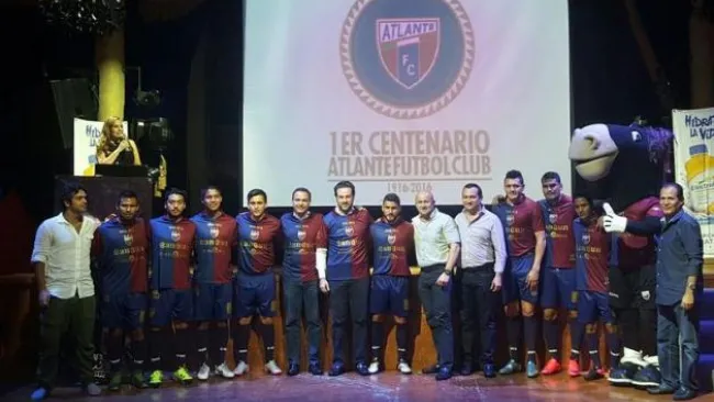 Jugadores del Atlante en la presentación