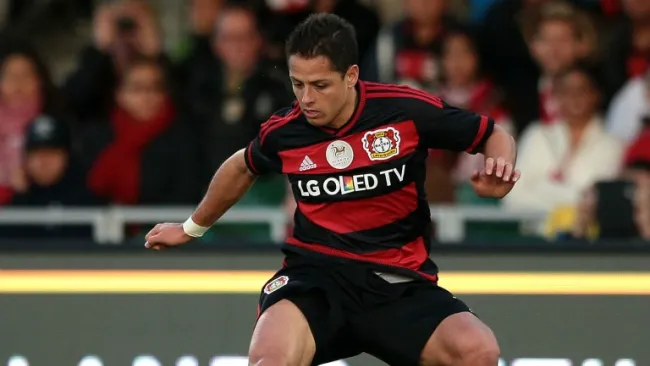 Chicharito en un partido del Bayer