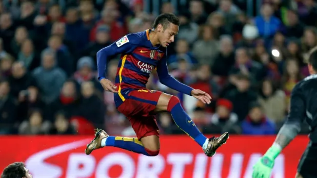Neymar en un juego con el Barcelona