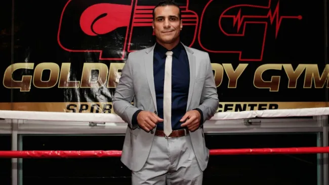 Alberto del Río posando para el lente de RÉCORD