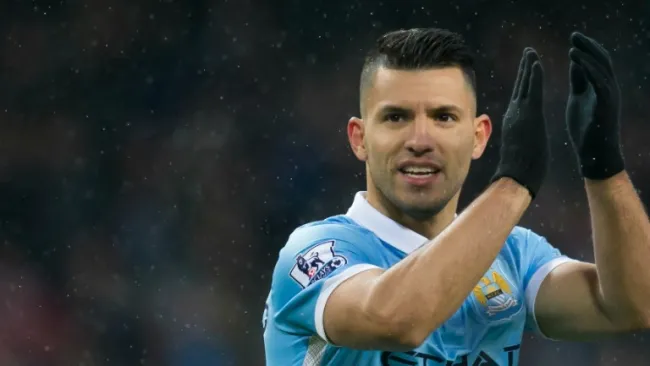 El Kun Agüero en un partido con el Manchester City