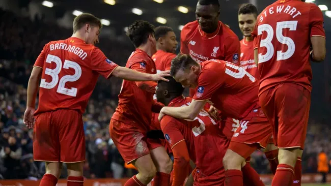 Los futbolistas del Liverpool celebran un gol