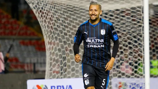 Yasser Corona celebrando su anotación a Dorados