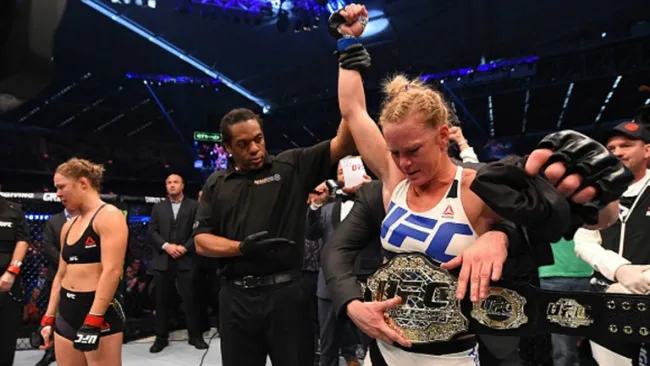 Holly Holm después de ganar el campeonato