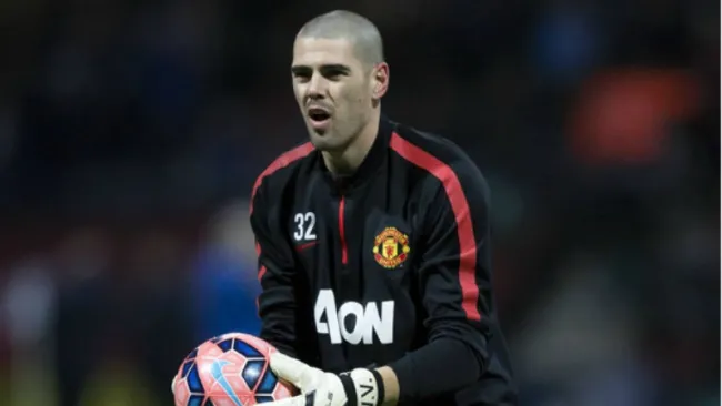 Víctor Valdés durante un entrenamiento con el United
